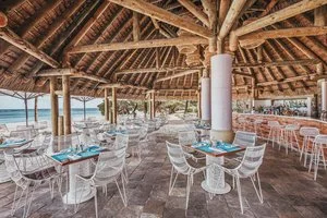 LA PIROGUE SUNLIFE RESORT – Flic en Flac