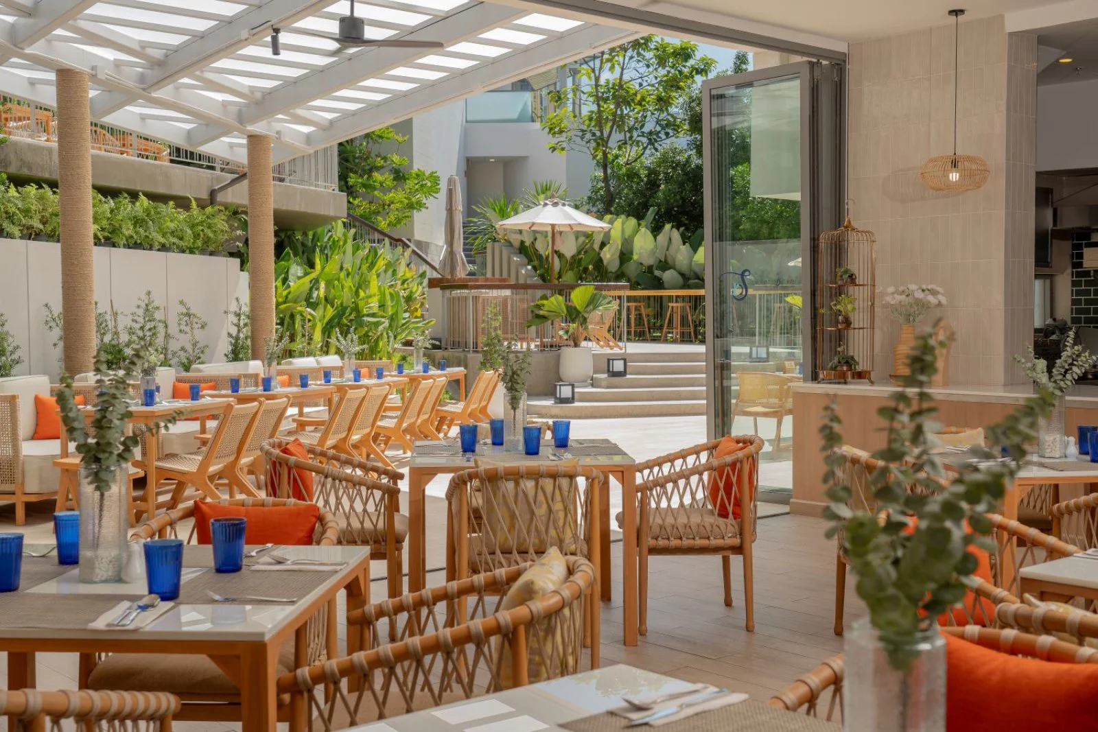 ANDAMAN BEACH HOTEL PHUKET HANDWRITTEN COLLECTION – Thailandia