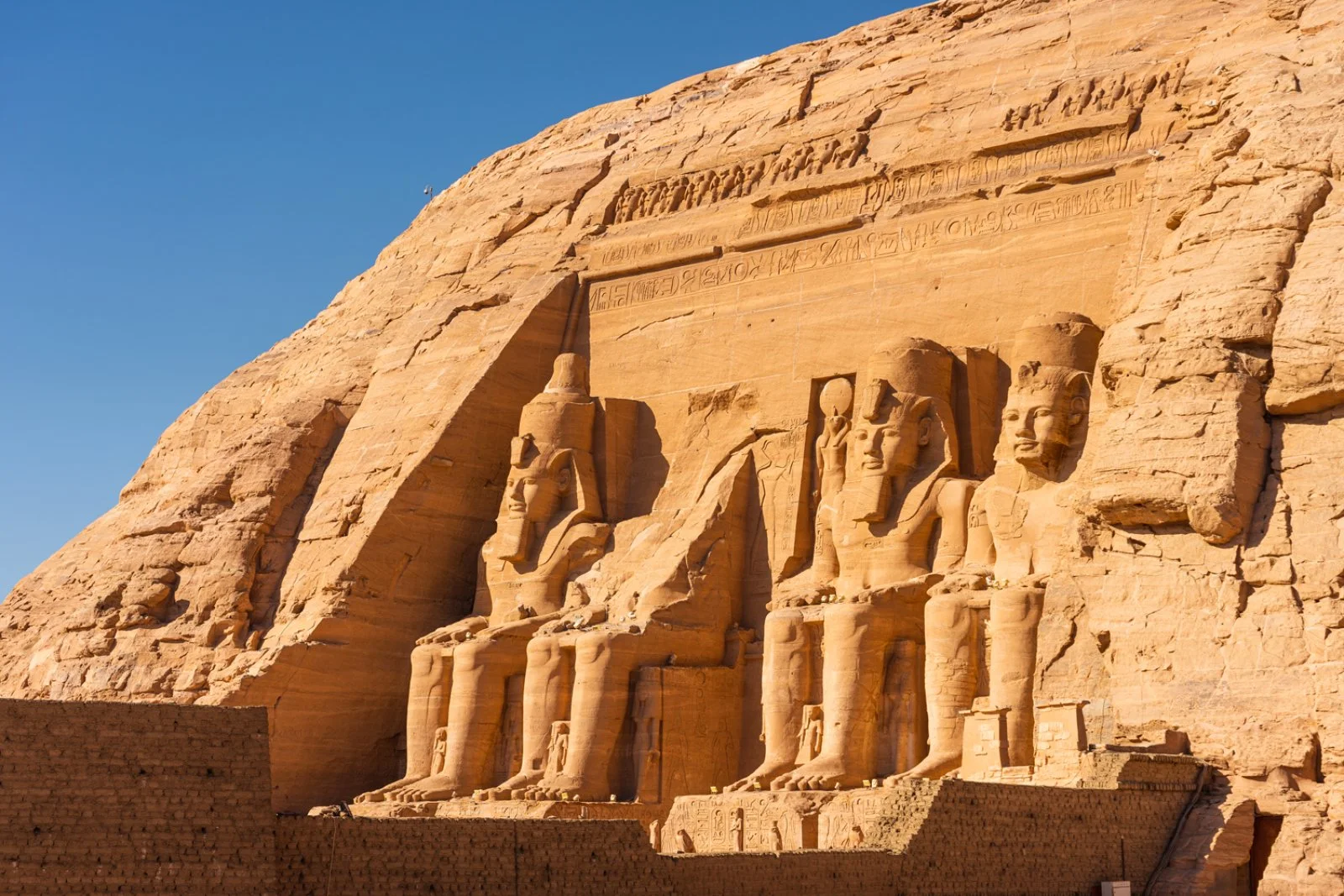 Aswan/Abu Simbel/Aswan (560 km)