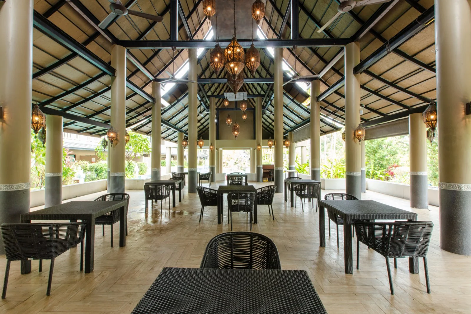 MAIKHAO PALM BEACH RESORT – Thailandia