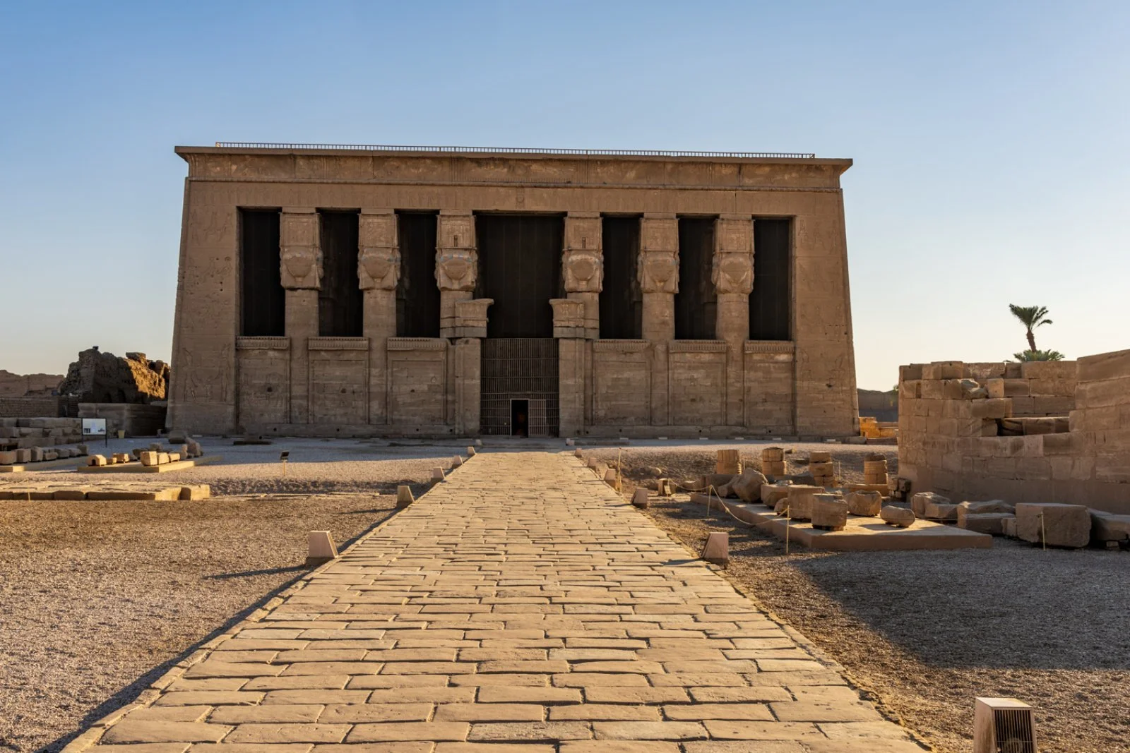 Voyager Akhenaton In Dahabeya 