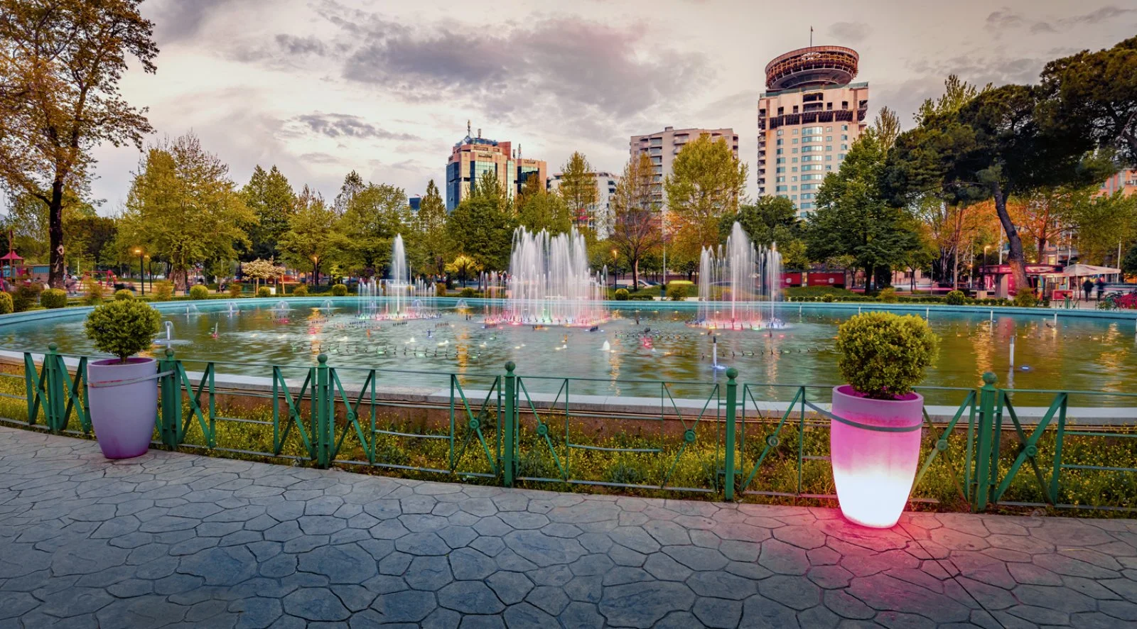 Roulette Tirana - Piazza Scanderbeg - Tirana