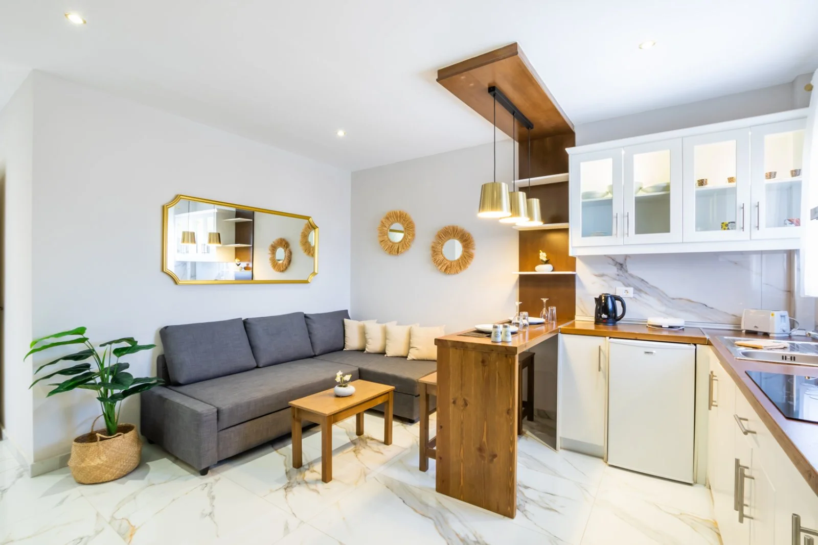 MIKE'S LUXURY APARTMENT – Lakki