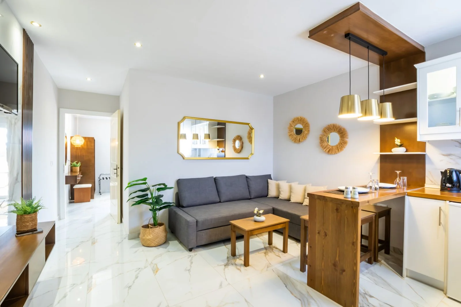 MIKE'S LUXURY APARTMENT – Lakki