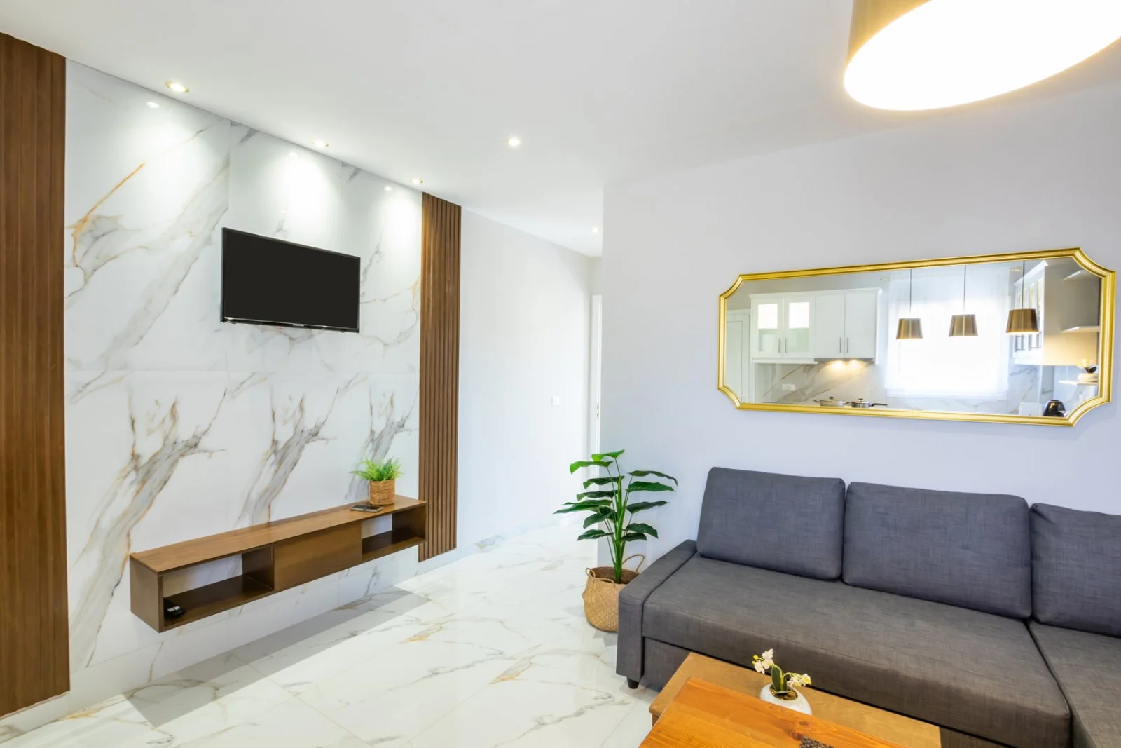 MIKE'S LUXURY APARTMENT – Lakki