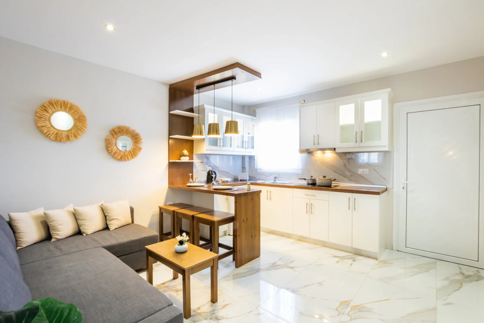 MIKE'S LUXURY APARTMENT – Lakki