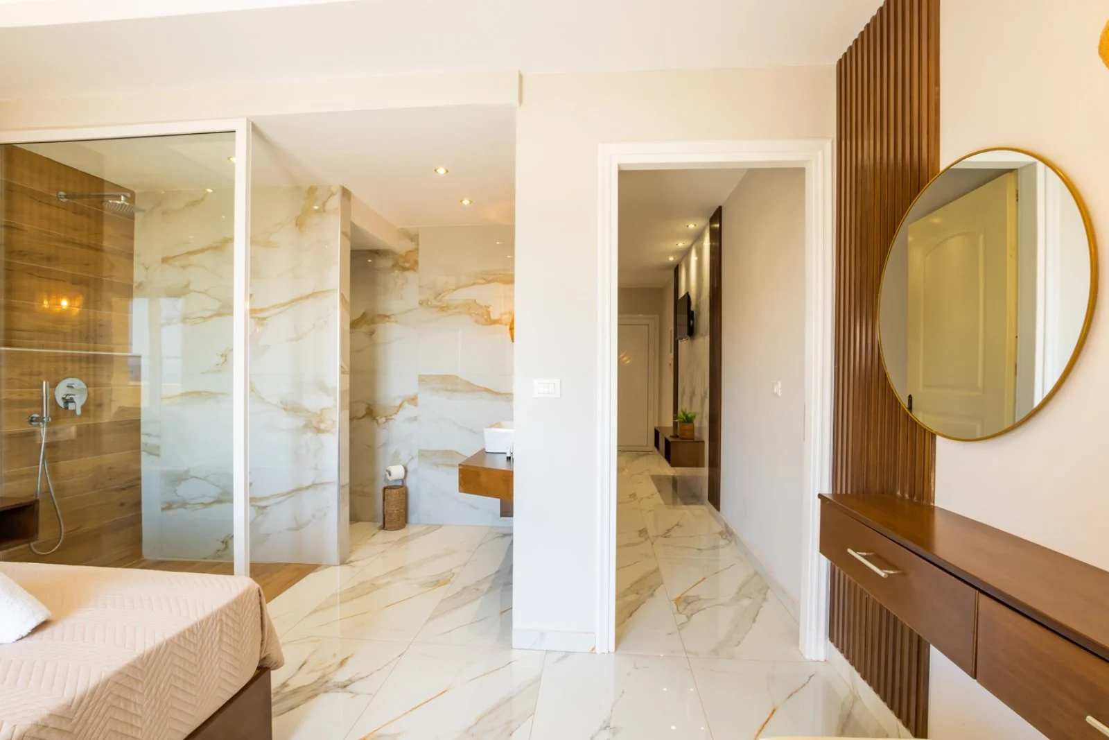 MIKE'S LUXURY APARTMENT – Lakki