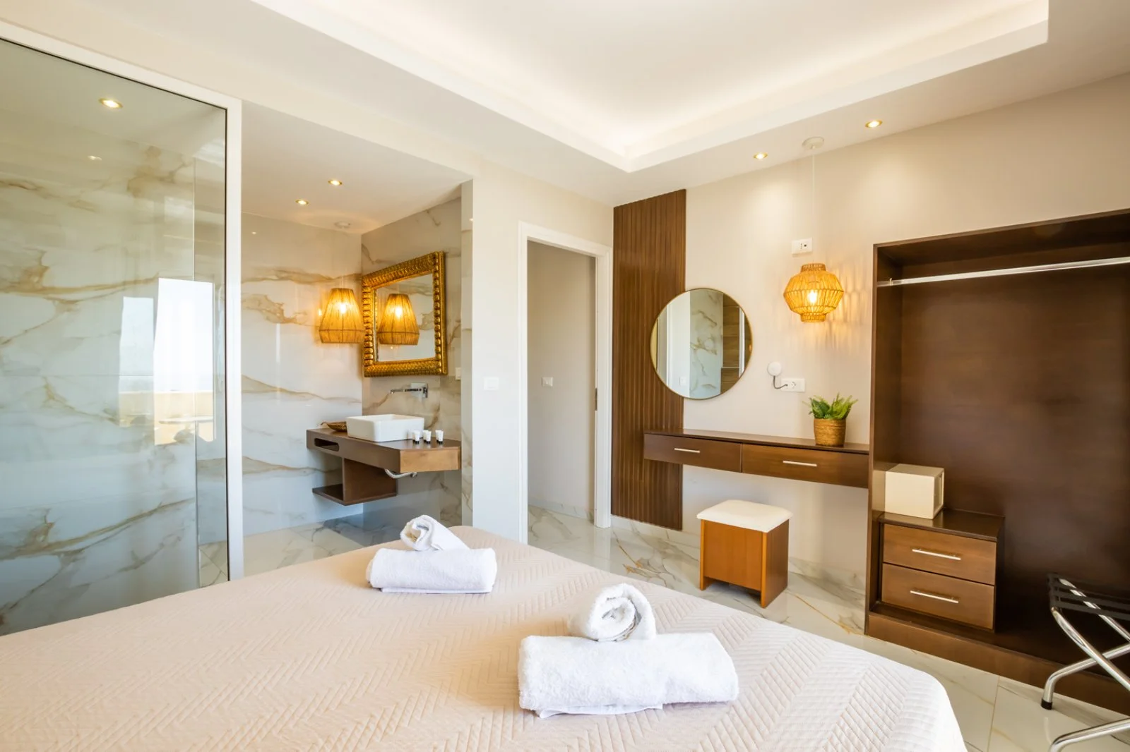 MIKE'S LUXURY APARTMENT – Lakki