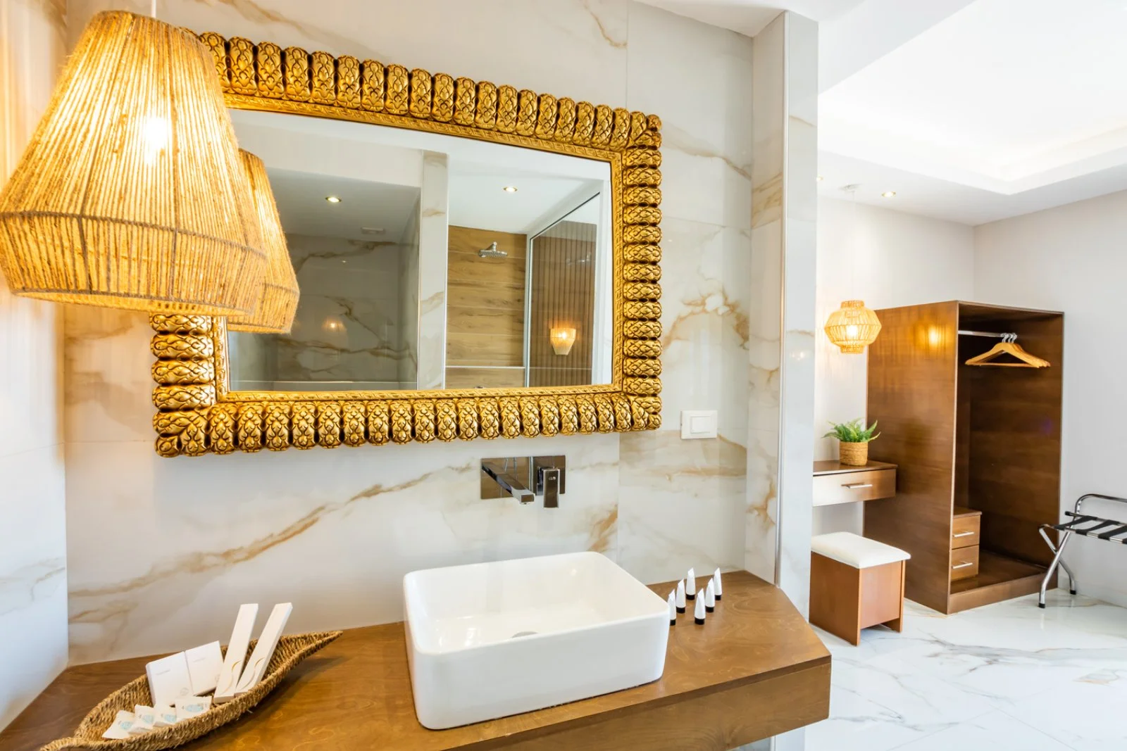 MIKE'S LUXURY APARTMENT – Lakki