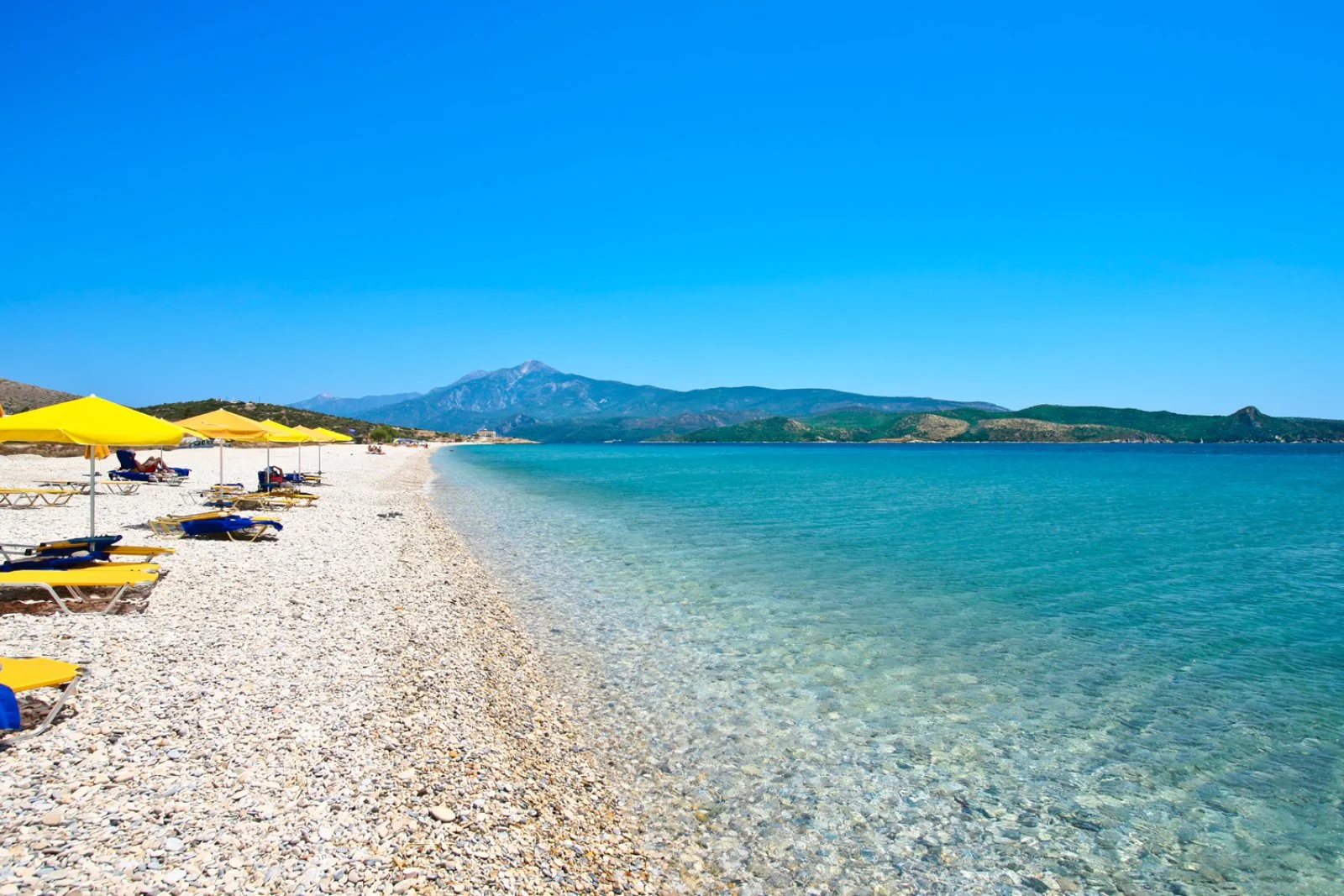 spiaggia di fronte all'hotel