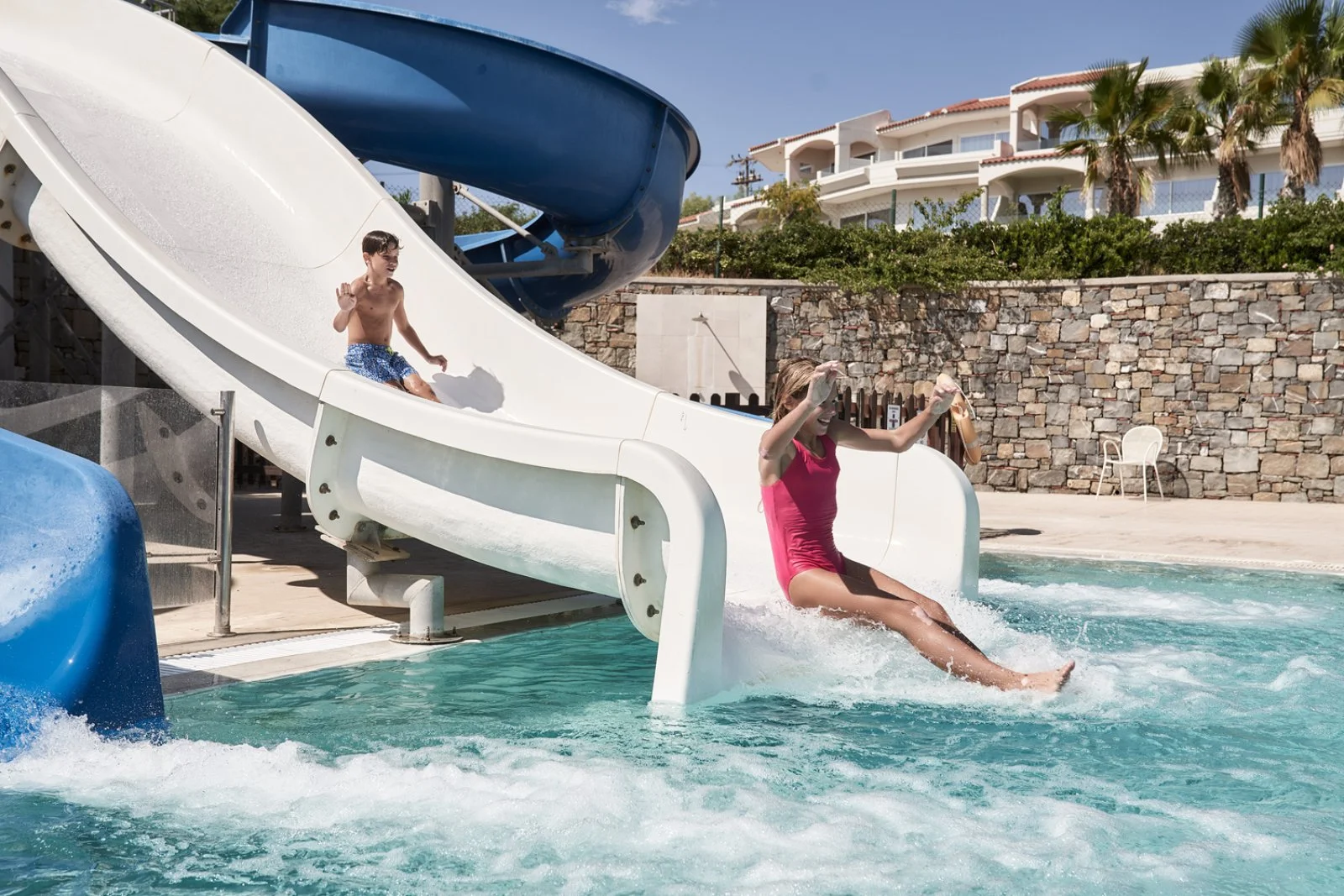 Piscina per bambini con scivoli