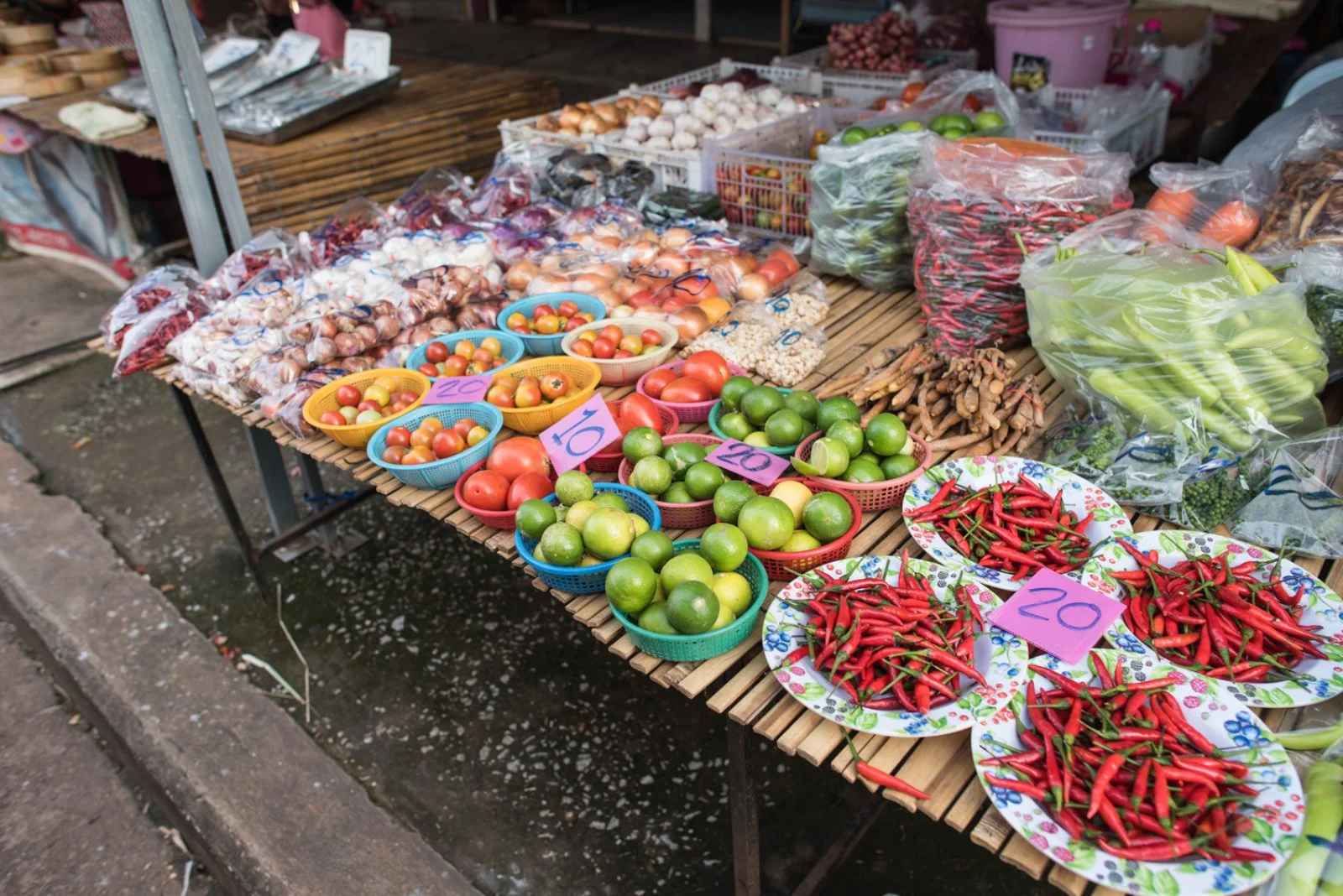 Visita al mercato tradizionale Kad Baan Ta Doi Kaew