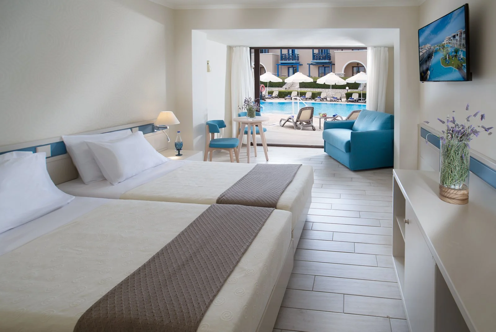 Doppia swim-up piscina condivisa