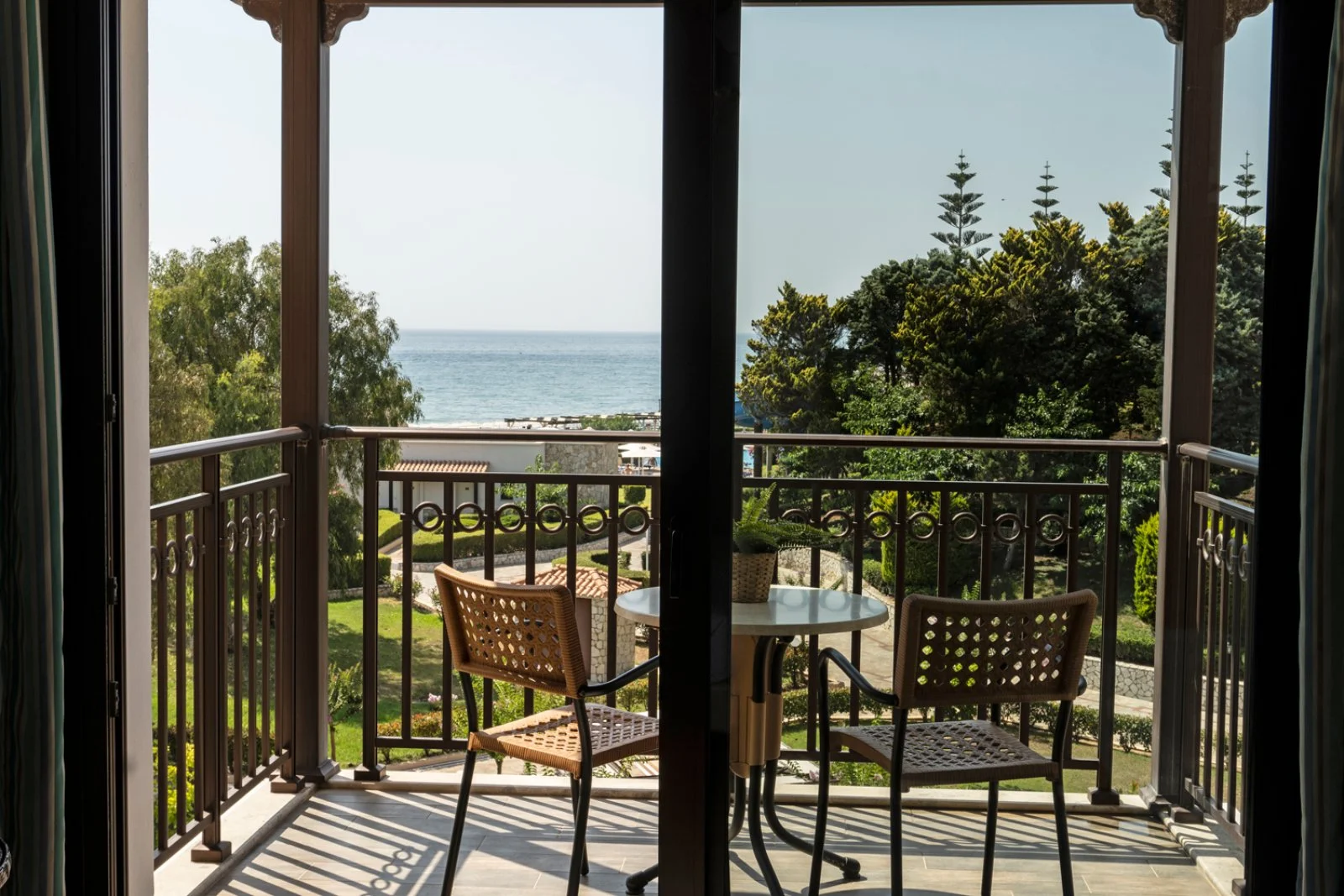 Doppia mainbuilding vista mare