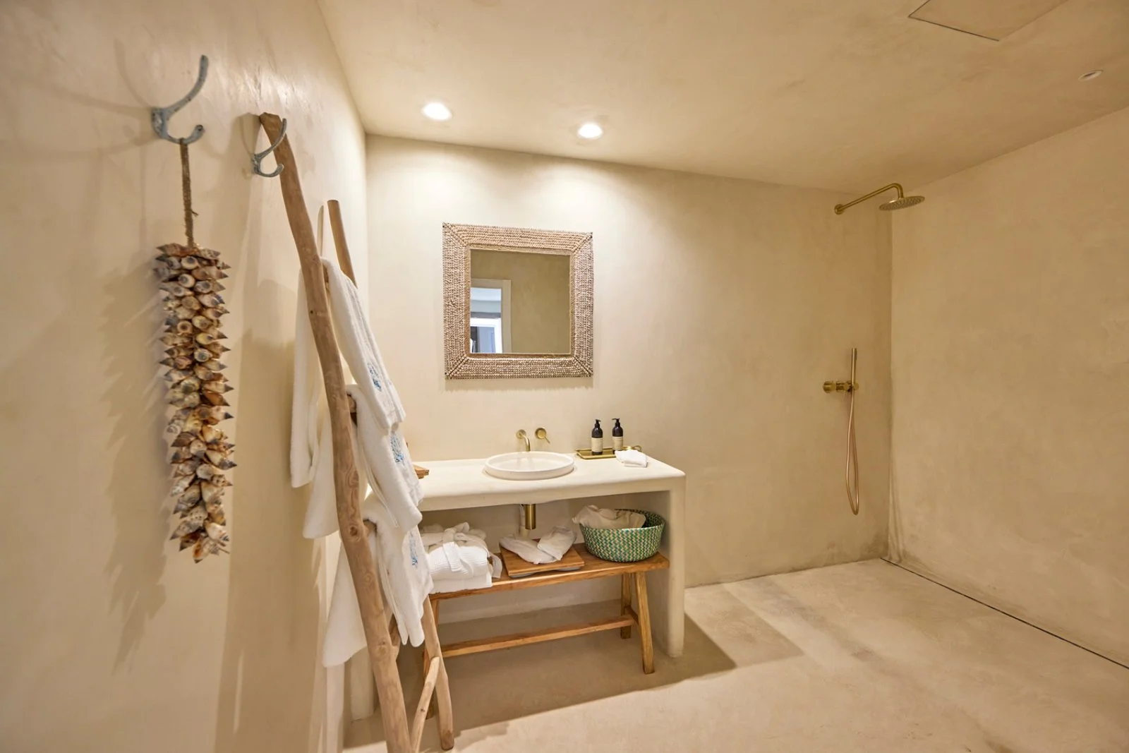 studio giardino con piscina